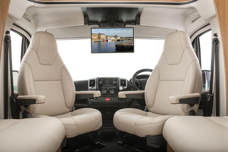 Интерьер Auto-Trail Frontier Comanche 2014 года  (фото 3 из 6)